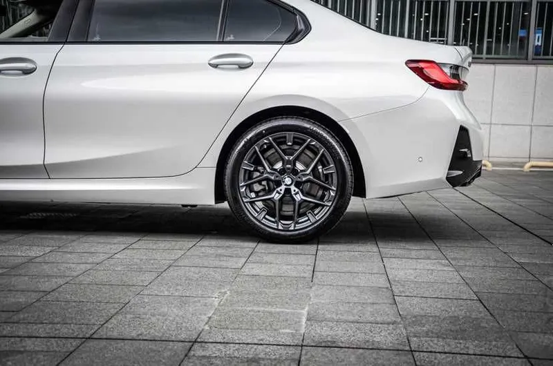 BMW 3 Series 330Li M Sport Night Package — фото 2