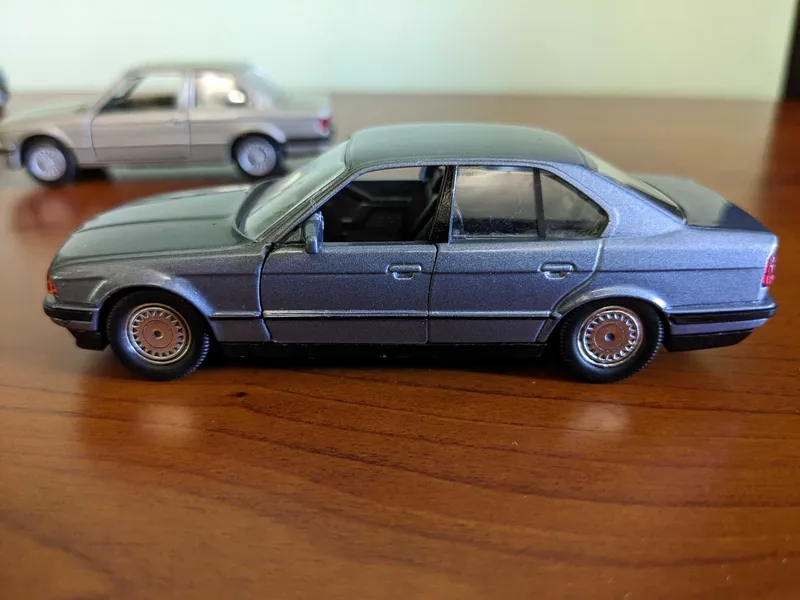 Модели авто BMW в масштабе 1:43 4