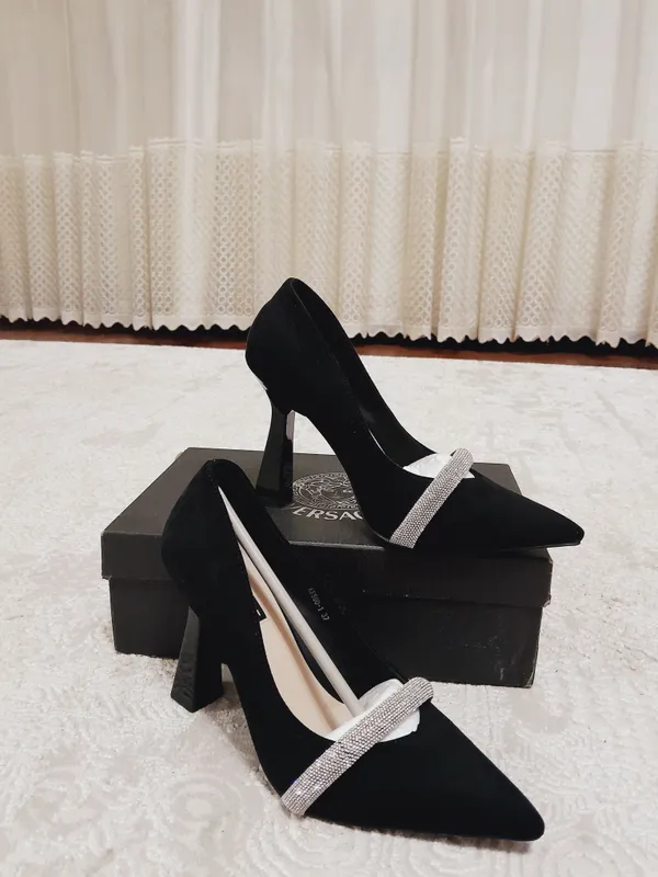 Versace tufli yengi rasa udopniy turadi oyogilada — фото 1