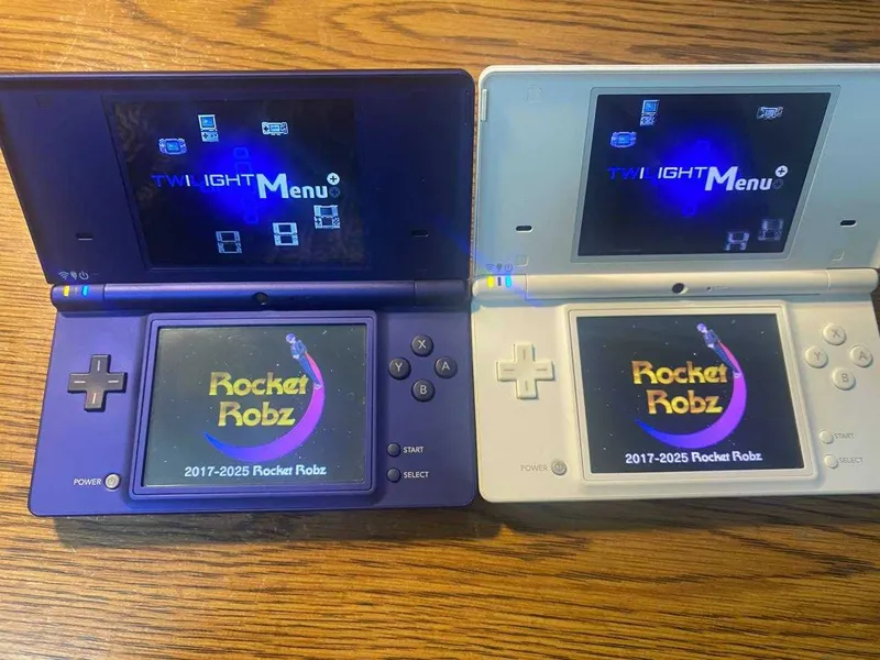 Nintendo DSi прошитые игры записанны.