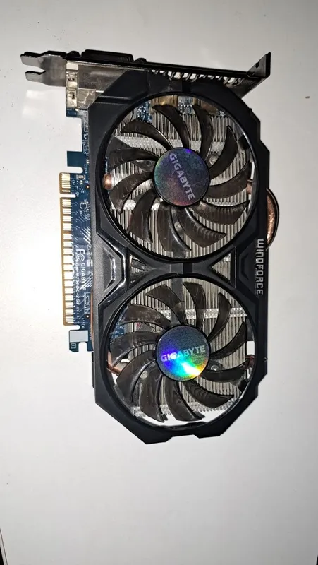 Видеокарта GIGABYTE 750ti 1