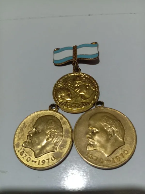 Продаётся медаль материнства и медаль ленина 2