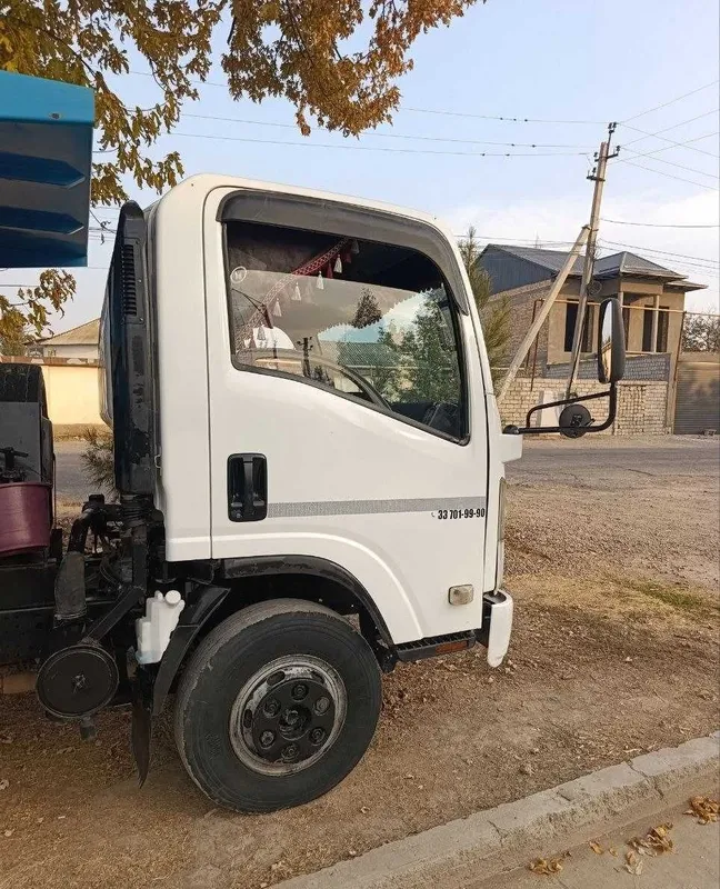 Самосвал Isuzu, 2012 года 4