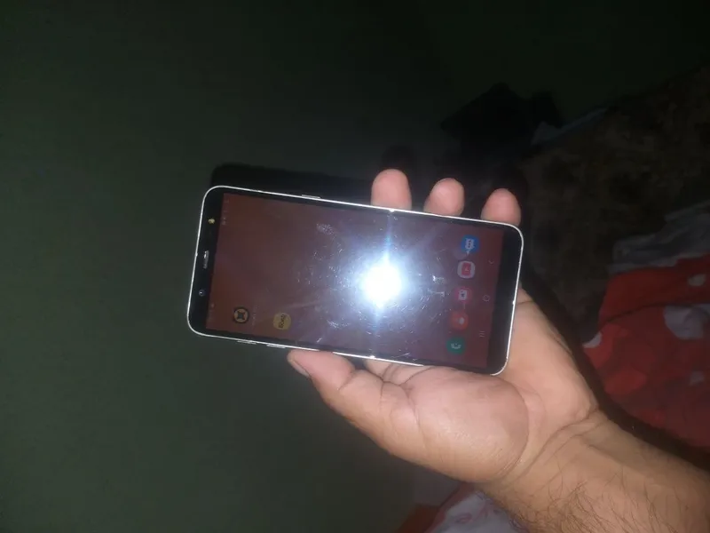 Samsung J8 xolati o'rtacha qotmaydi singan joyi yuq rangi tillorang 1 Samsung J8 xolati o'rtacha qotmaydi singan joyi yuq rangi tillorang 1