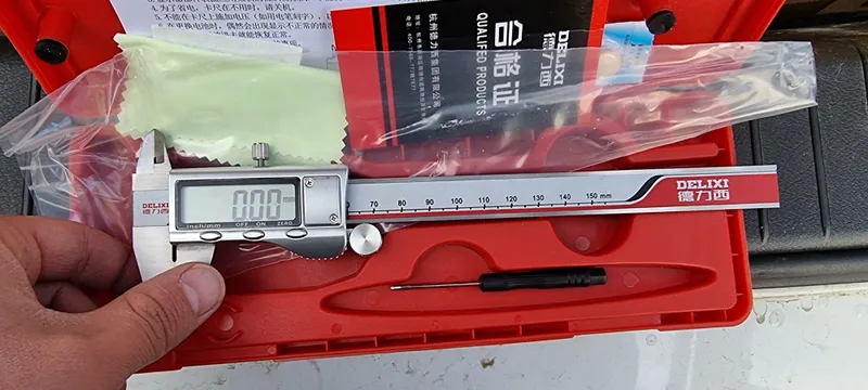 Электронный штангенциркуль Delixi 150мм точный 2