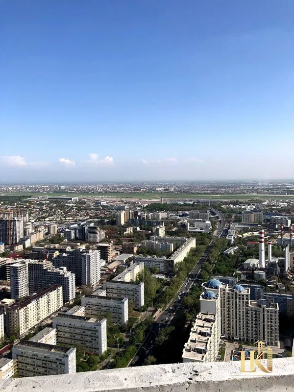 Продаётся просторная 3-комнатная квартира с панорамным видом в ЖК Piramit Tower, Яккасарайский район, высокий этаж, коробка — фото 2