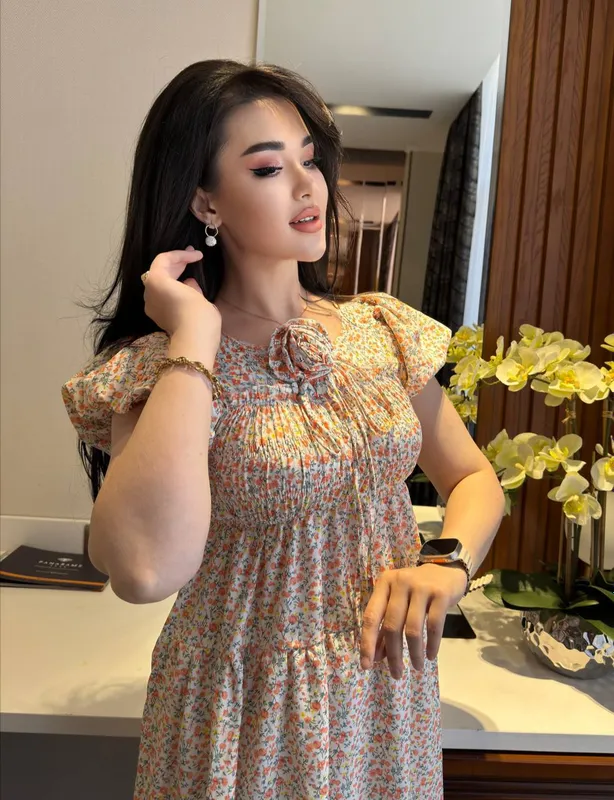 Lola Nafosat modeli