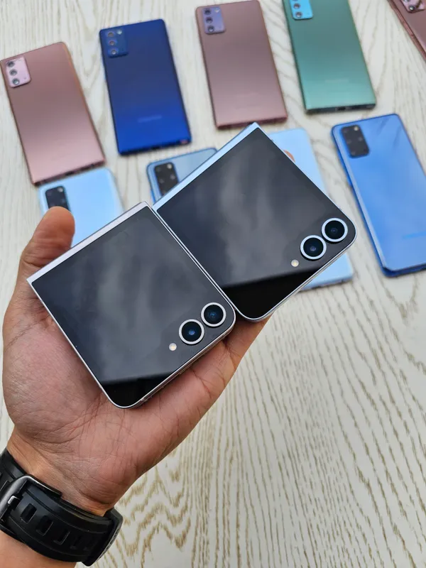 Samsung Galaxy Z Flip 6 5G. Память 8/256 GB. Blue 3 Samsung Galaxy Z Flip 6 5G. Память 8/256 GB. Blue 3