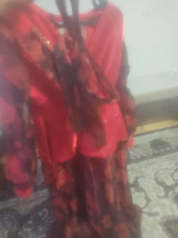Yangi 1marta kiyilgan moddiy koʻylak