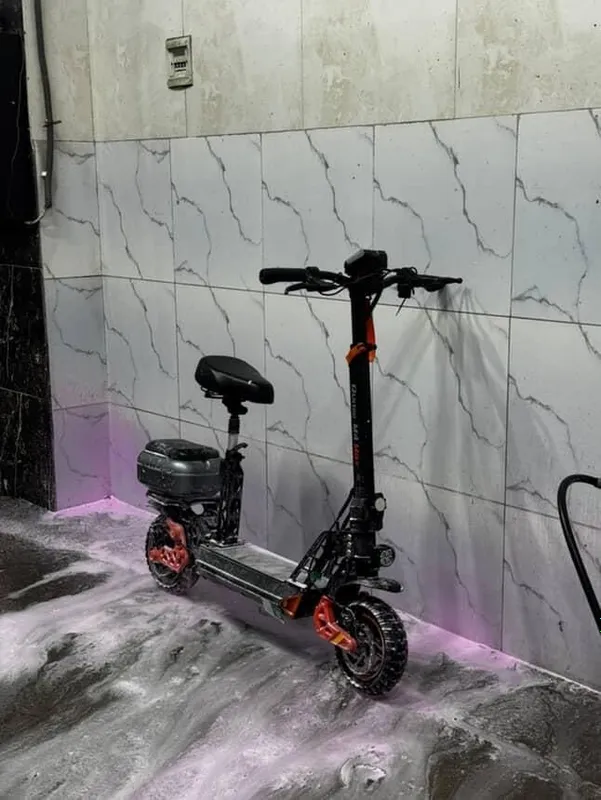 Samakt elektroni