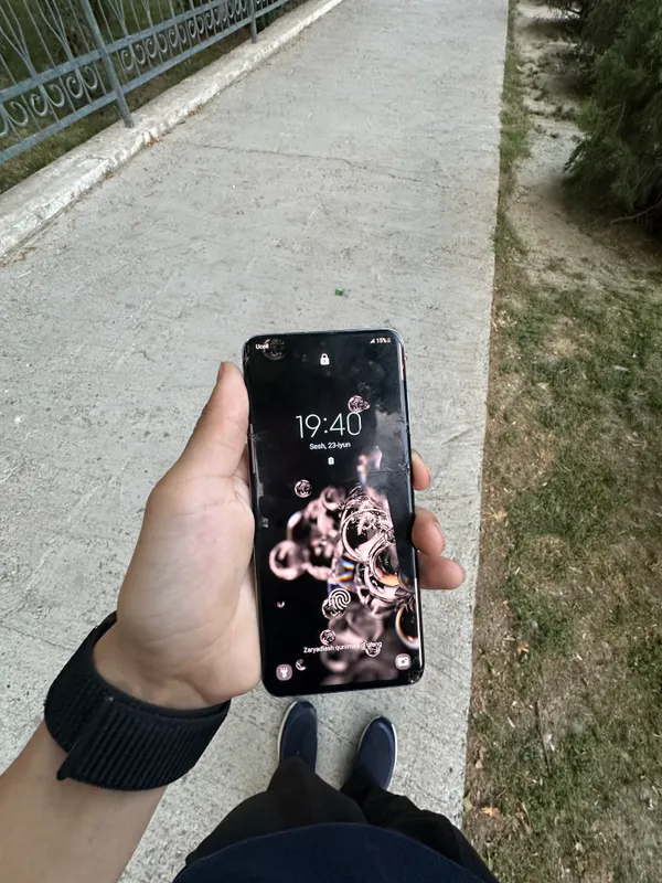 S20+5G xotiras 128 Aybi ekranda dog’I bor — фото 1
