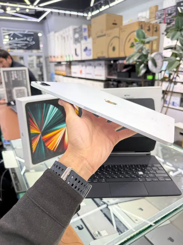 iPad Pro 12.9 M1 + Original Keyboard 4 iPad Pro 12.9 M1 + Original Keyboard 4