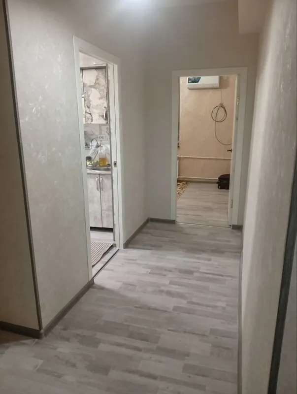 1 xonalik uy zudlik bilan sotiladi naxt yoki ipotekaga kelishamiz