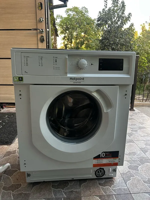 Продам встраиваемую стиральную машину Ariston Hotpoint Продам встраиваемую стиральную машину Ariston Hotpoint