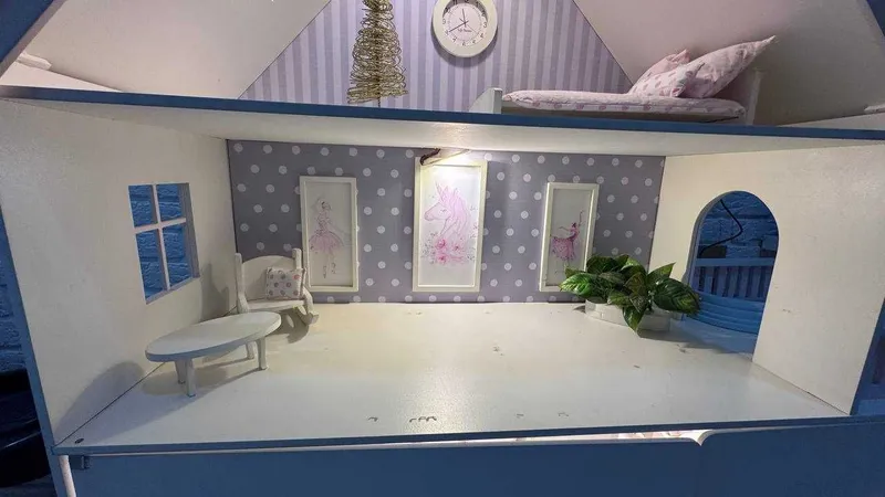 Домик для кукол с подсветкой и мебелью от Lifehouse — фото 3