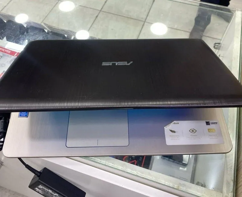Noutbook Asus 1 Noutbook Asus 1