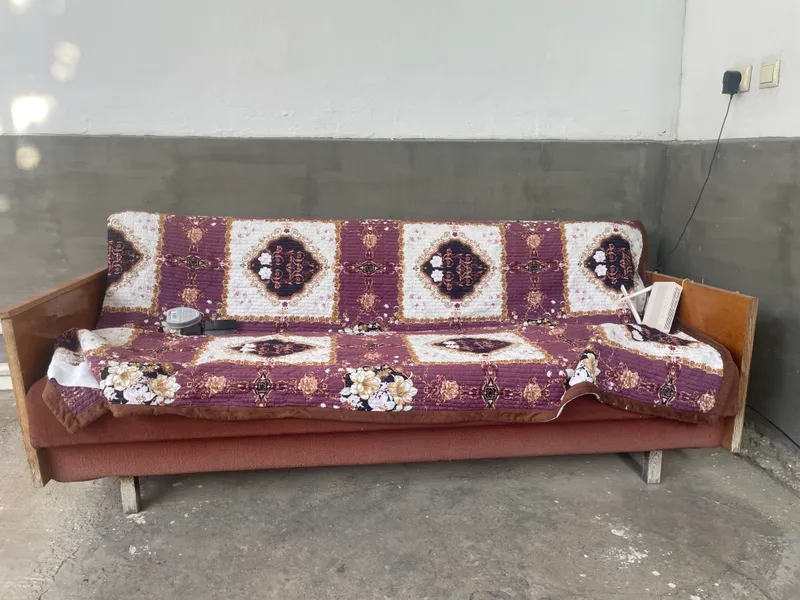 Divan sotiladi