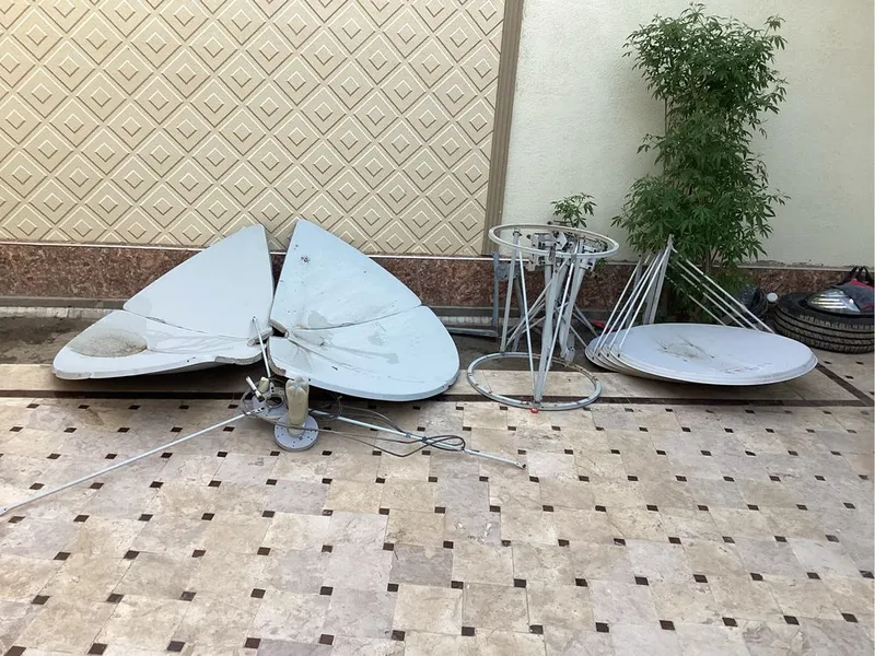 Срочно и дешево Парабалические антенны 4шт маленькие и 1 большая