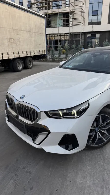 BMW i5 40L 4 oy 2025 yil 2 BMW i5 40L 4 oy 2025 yil 2