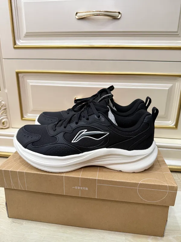 Erkaklar krossovkalari Li-Ning 3