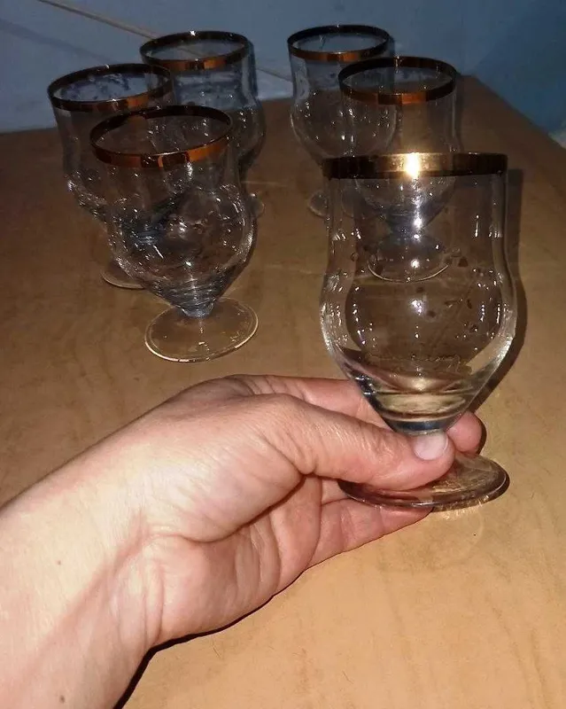 Продам рюмки 6 штук, набор, один с позолотой, другой с рисунком. — фото 4