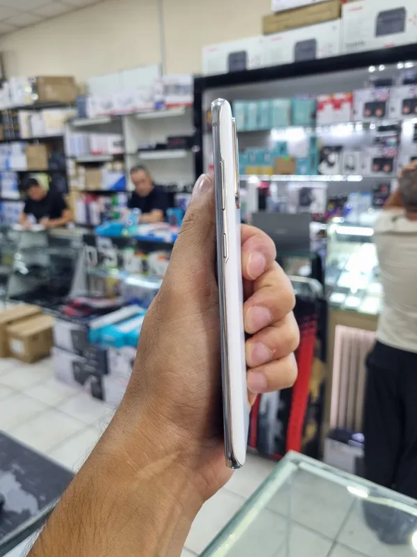 SAMSUNG S 20 FE 4 SAMSUNG S 20 FE 4