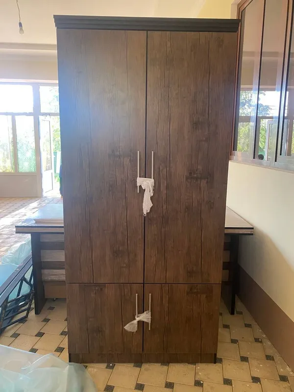 Ofisniy mebel yaxshi xolatda 4 Ofisniy mebel yaxshi xolatda 4