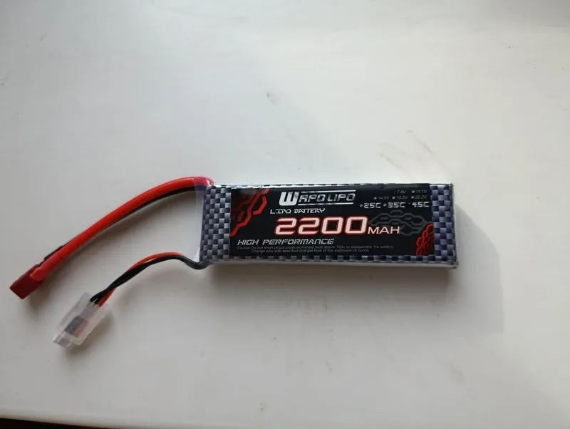 Срочно продам новый 7.4 v Li-po аккумулятор + зярдчик ,