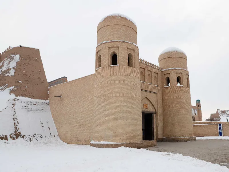 Khiva in Winter Radiance: An Excursion into the Fairytale with a Guide — фото 3