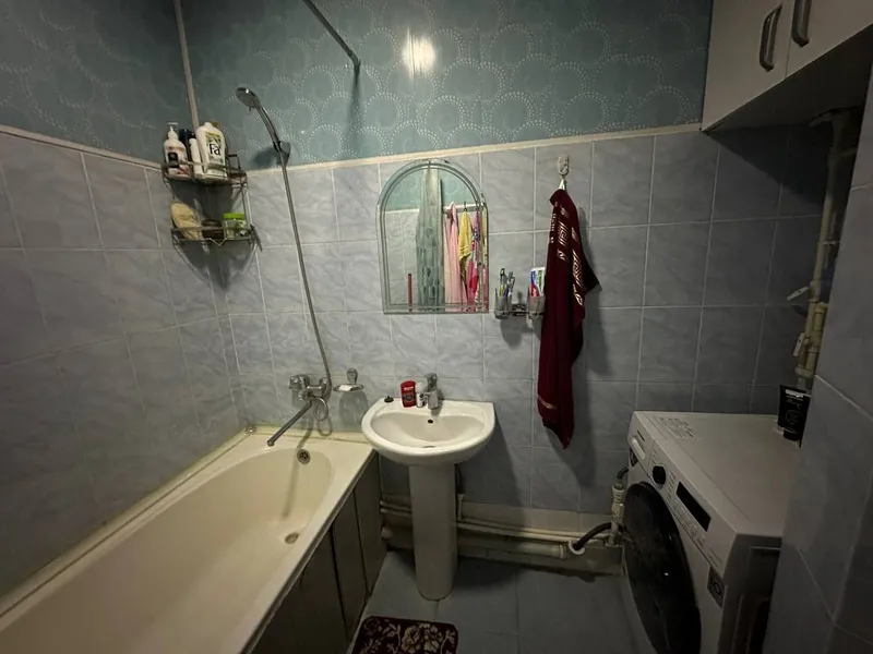 Продаётся 3-комнатный дом, можно также сделать под мастерскую, 1 этаж 5