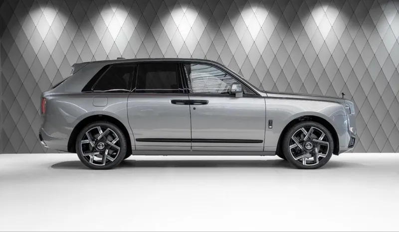 Rolls-Royce Cullinan Black Badge 2026 3 Rolls-Royce Cullinan Black Badge 2026 3