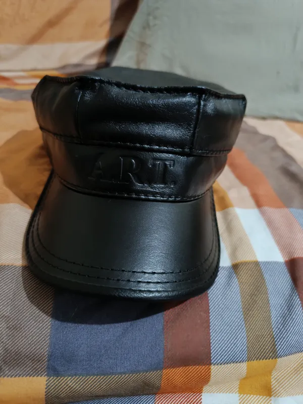 фуражка кожаннаяпродается