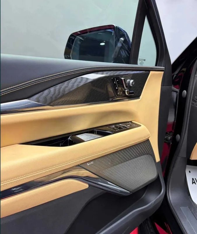Cadillac Escalade Sport iq ev 5 Cadillac Escalade Sport iq ev 5