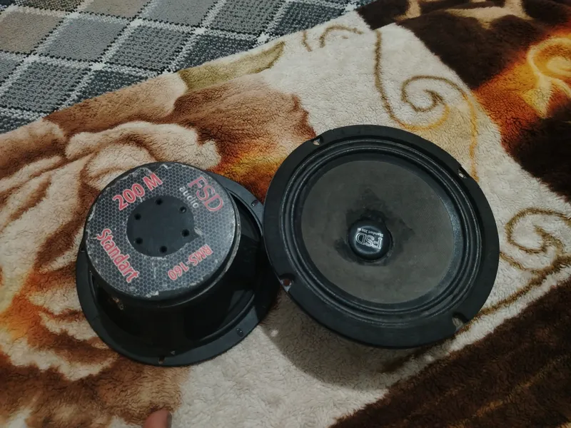 4kanalik uslitel 1200w jbl 20 smlik estiradni FSD 5 4kanalik uslitel 1200w jbl 20 smlik estiradni FSD 5
