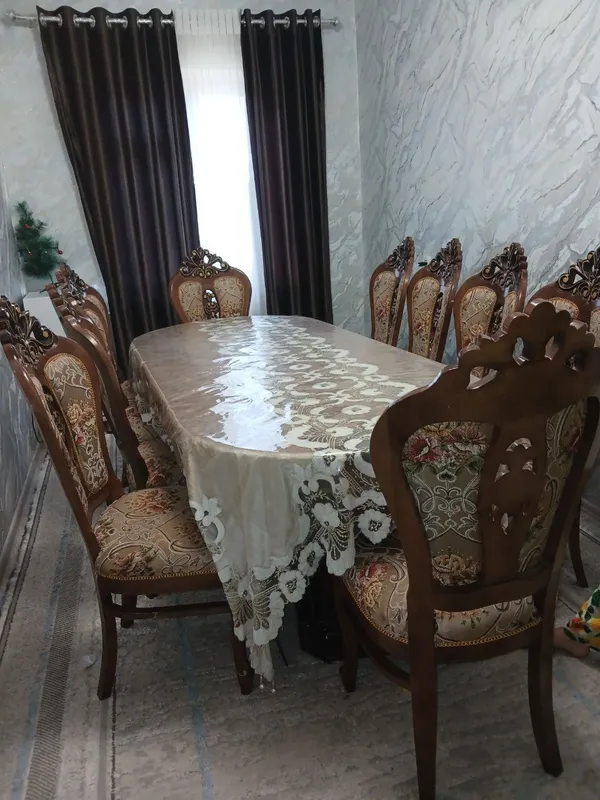Стол, стулья продаются 4 Стол, стулья продаются 4
