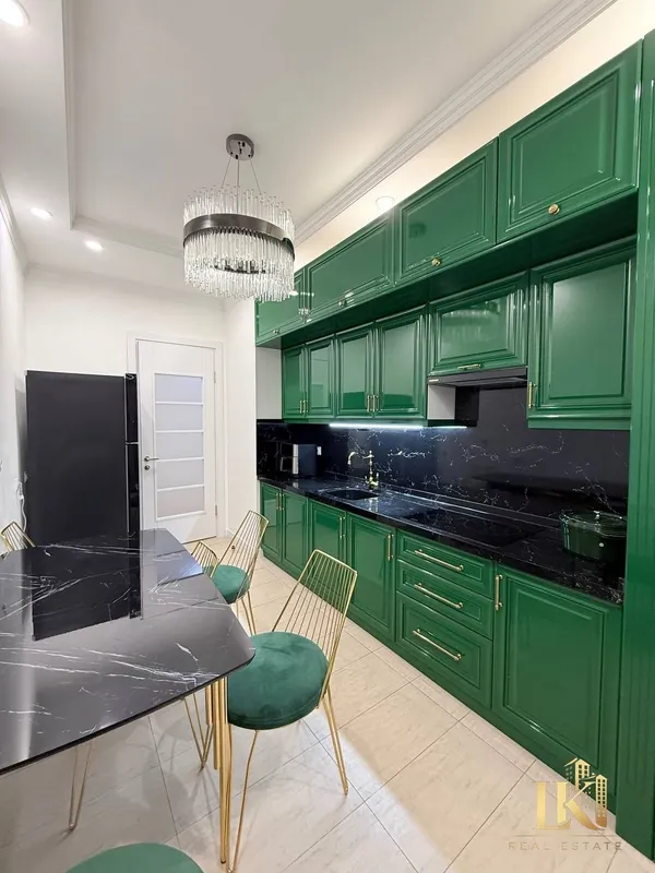 Продаётся 4-комнатная квартира в ЖК Almazar City 8