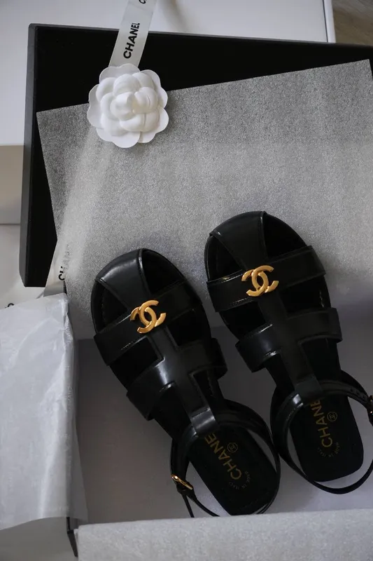 Ayollar uchun Chanel sandallari 1