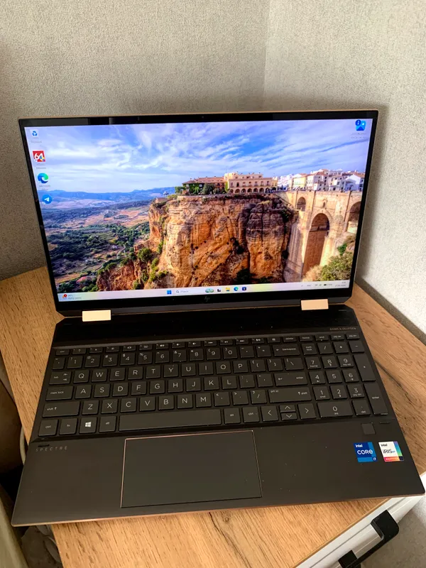HP spectre x360 | i7-1165g7 | RAM 16 | NVME 512
