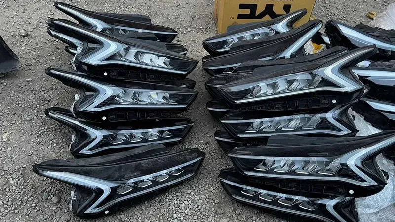 Kia k5 Fara 4tali reflektor. Parasi. Donaga ham bor Kia k5 Fara 4tali reflektor. Parasi. Donaga ham bor