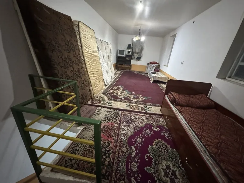Ijaraga beriladi adress 5 maktab makarenka oldida ko'cha bog' 12 xona 4