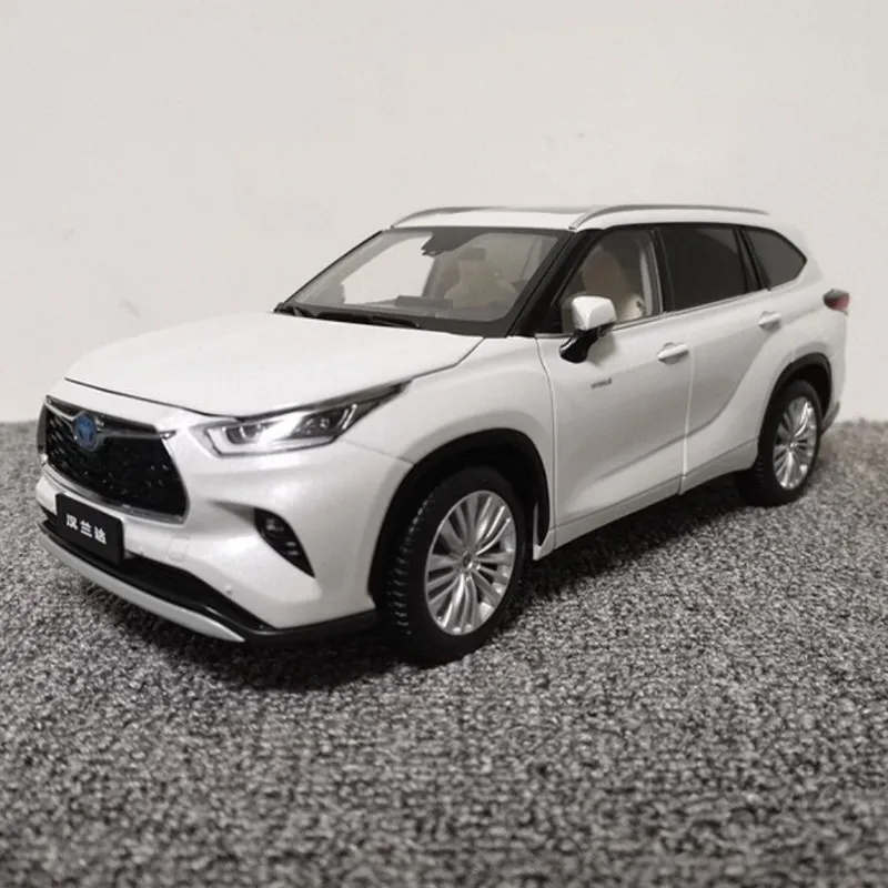 Toyota higlander hybrid 1:18 modeli birga bir(o’yinchoq) — фото 3