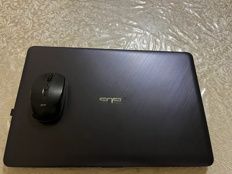 Noutbuk Asus sotiladi 2