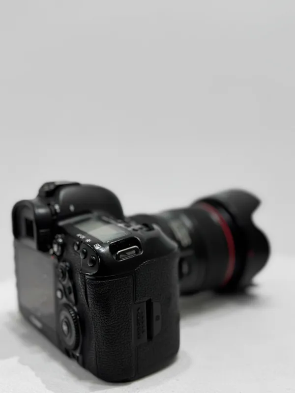 Canon EOS Mark IV — фото 4