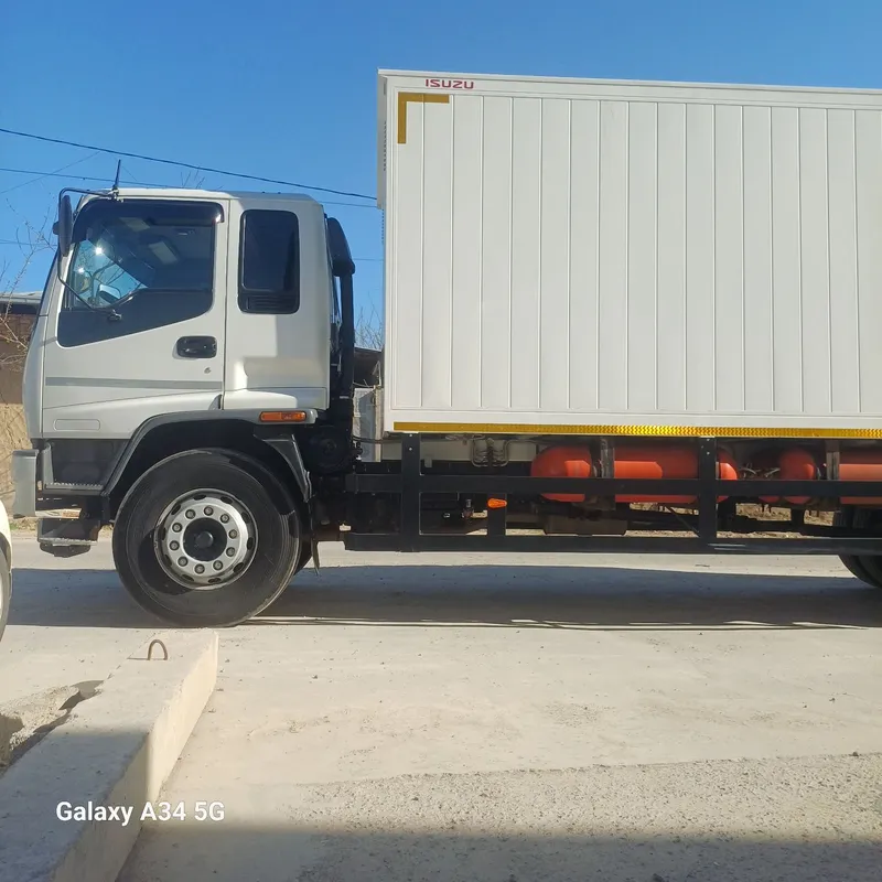 Isuzu 10 tonnalik sotiladi yurigan par abeki 385 ming 2021 yil — фото 2