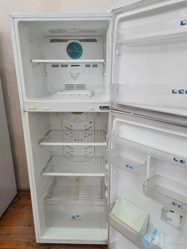 Продаю холодильник Самсунг 2 камерный 2 Продаю холодильник Самсунг 2 камерный 2