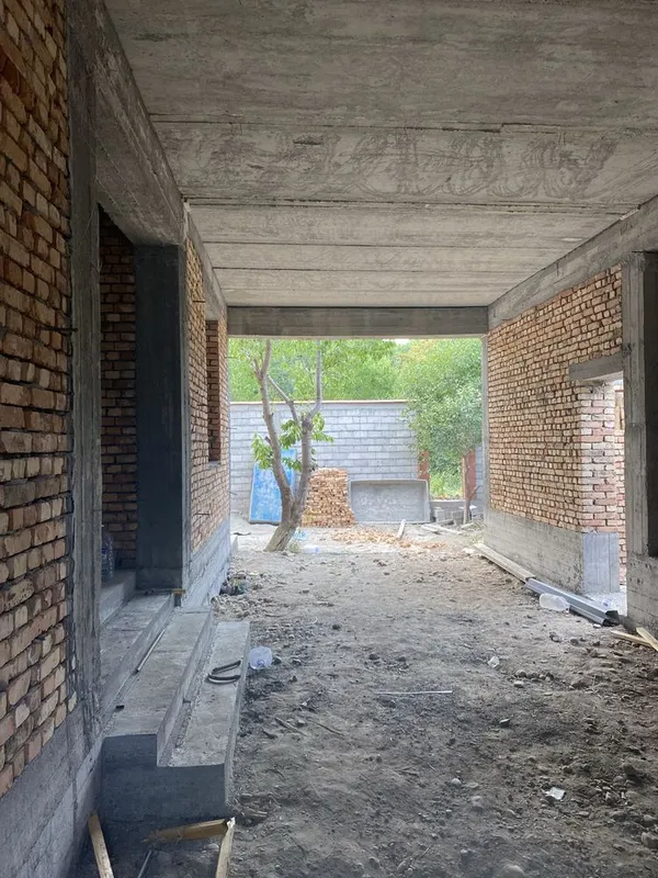Продаётся коттедж 360 кв.м, полностью из обожжённого кирпича, газ, свет, вода, канализация 5
