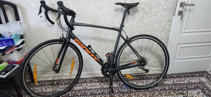 Шоссейный велосипед GIANT Contend3