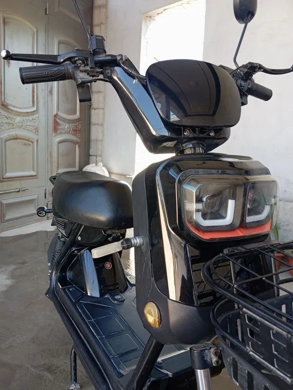 Qora rangli skuter 1 Qora rangli skuter 1