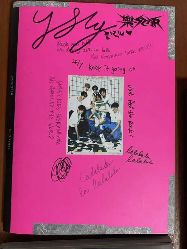 альбом Rockstar Stray kids оригинал с подписью Феликса 1