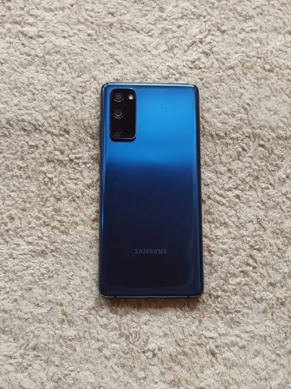 Samsung S20 fe 5G oynasida dars ketkan joyibor 2 Samsung S20 fe 5G oynasida dars ketkan joyibor 2